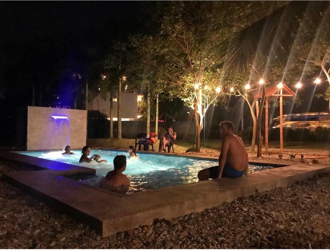 Tavarua Hotel Montañita Екстериор снимка
