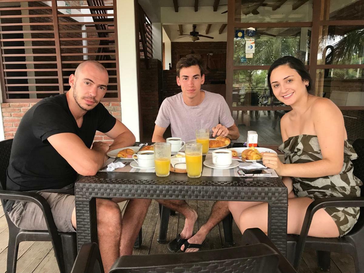 Tavarua Hotel Montañita Екстериор снимка